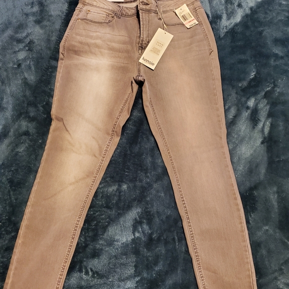 Jeans - Picture 1 of 2